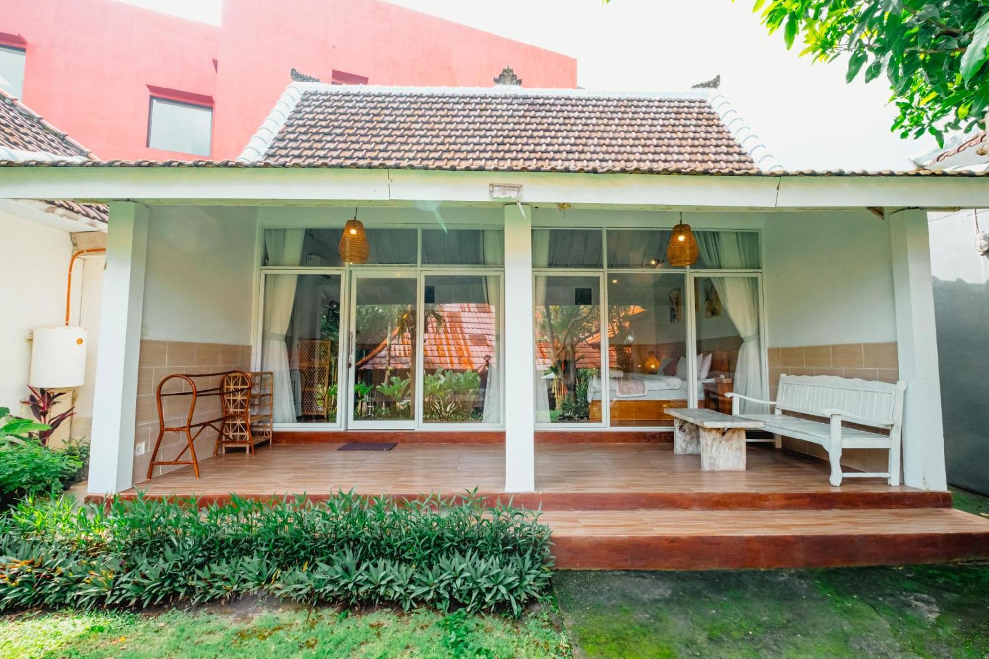 Agung Wiwin Homestay & Restaurant Mengwi Экстерьер фото